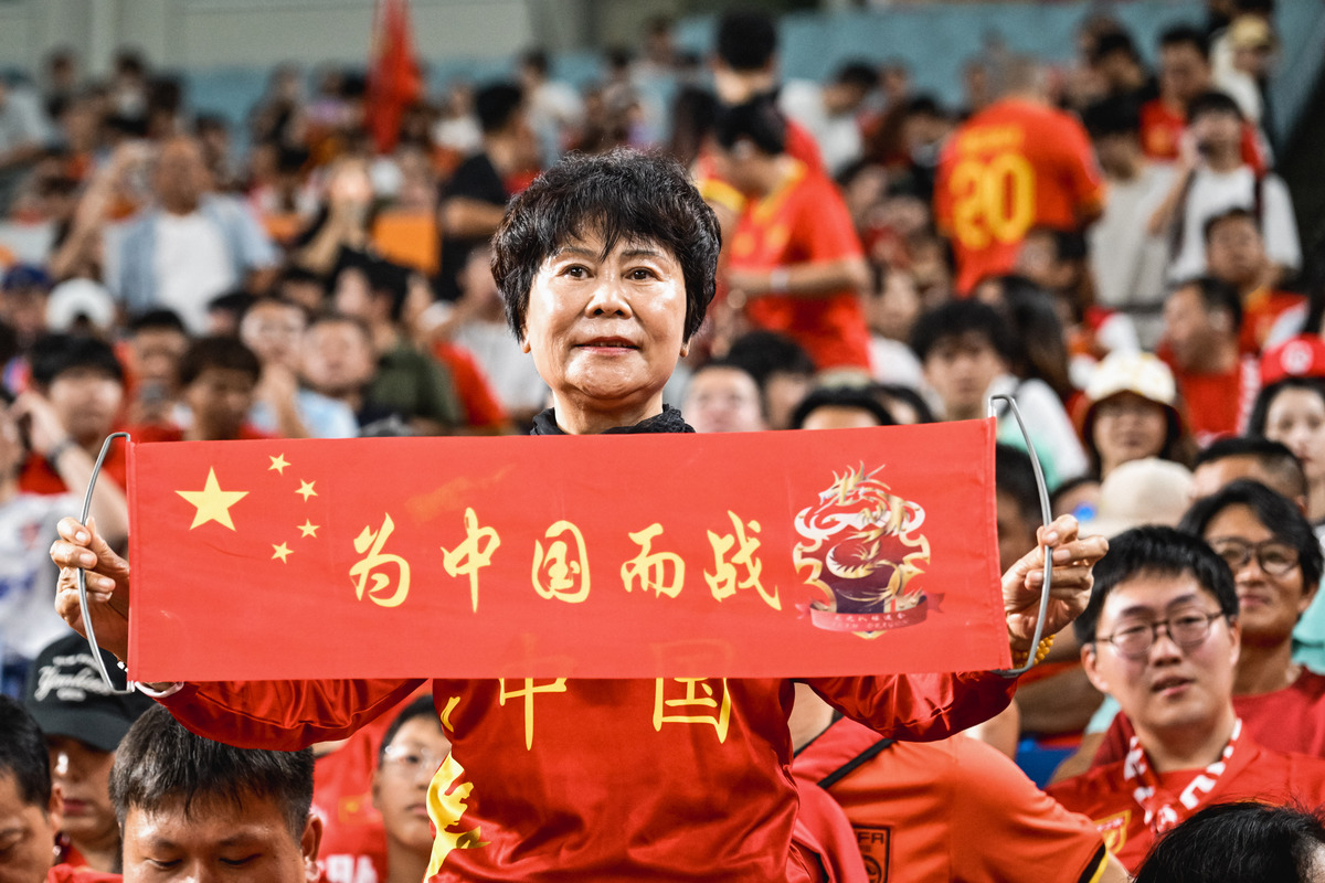 中国选手喜获两金，国家旗帜高高飘扬的简单介绍
