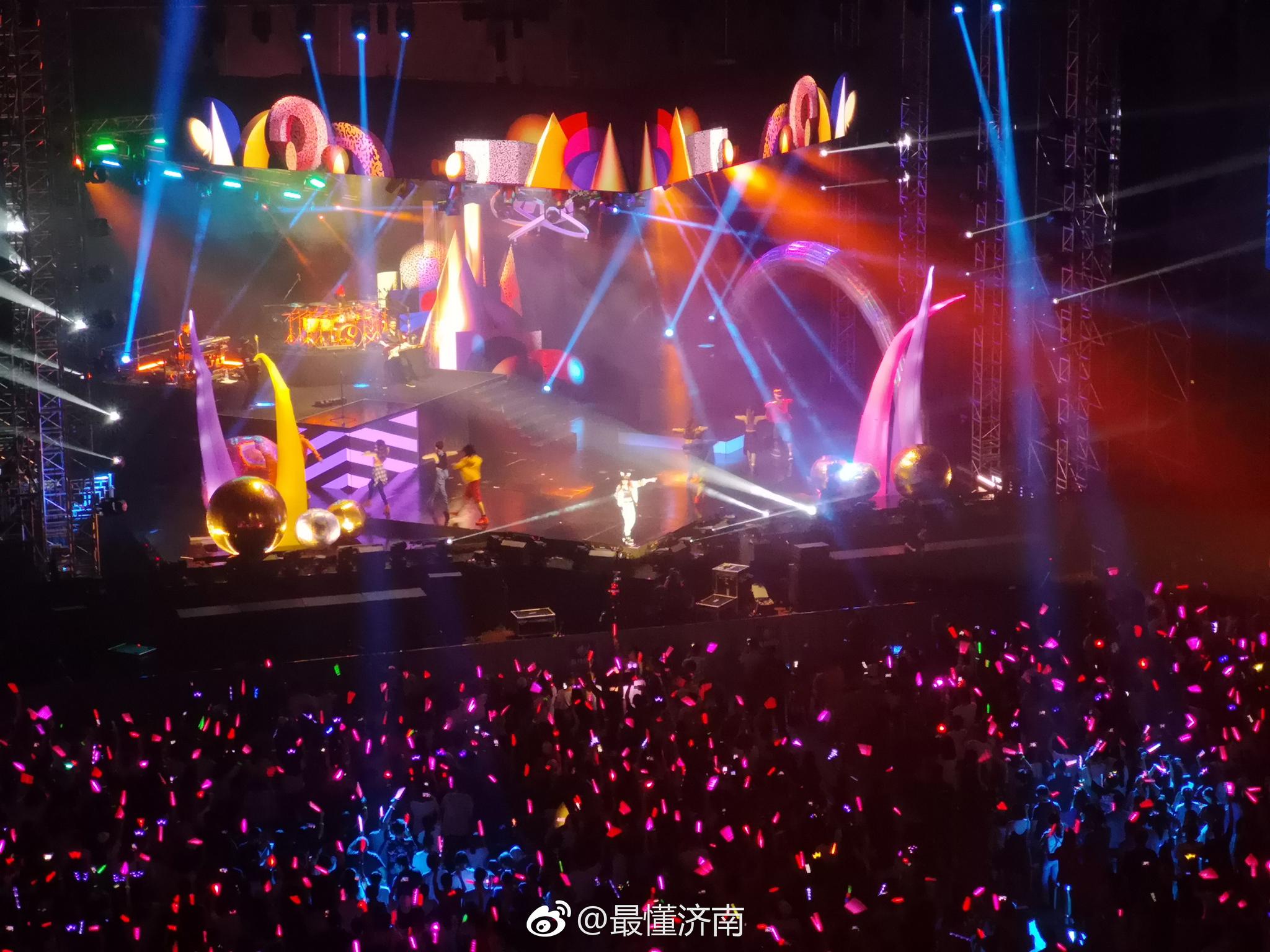 包含斯特拉斯堡为观众带来精彩表演,取得胜利的词条 包含斯特拉斯堡为观众带来精彩表演,取得胜利的词条