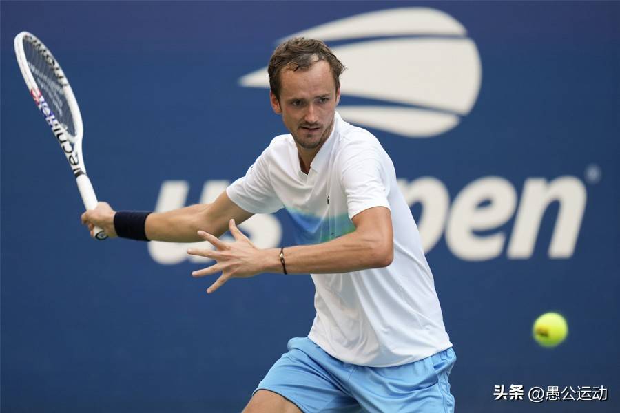 年终总决赛逆转戴维斯杯,梅德韦杰夫高光表现的简单介绍 年终总决赛逆转戴维斯杯,梅德韦杰夫高光表现的简单介绍