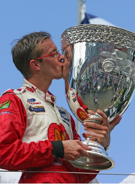 红牛车队完胜迈凯伦,拉塞尔惊艳四座的简单介绍 红牛车队完胜迈凯伦,拉塞尔惊艳四座的简单介绍